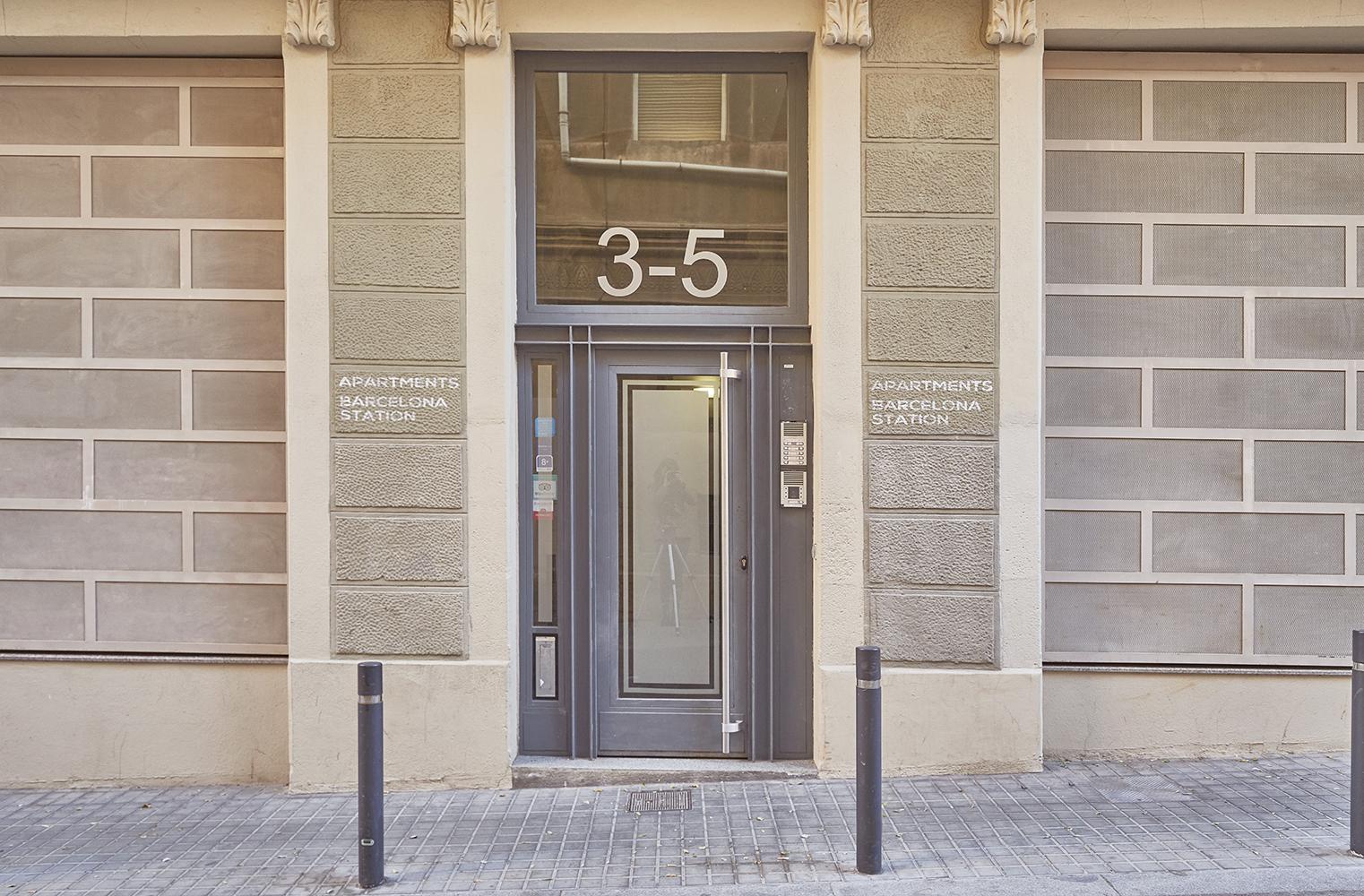 Barcelona Sants Station Apartments Екстер'єр фото