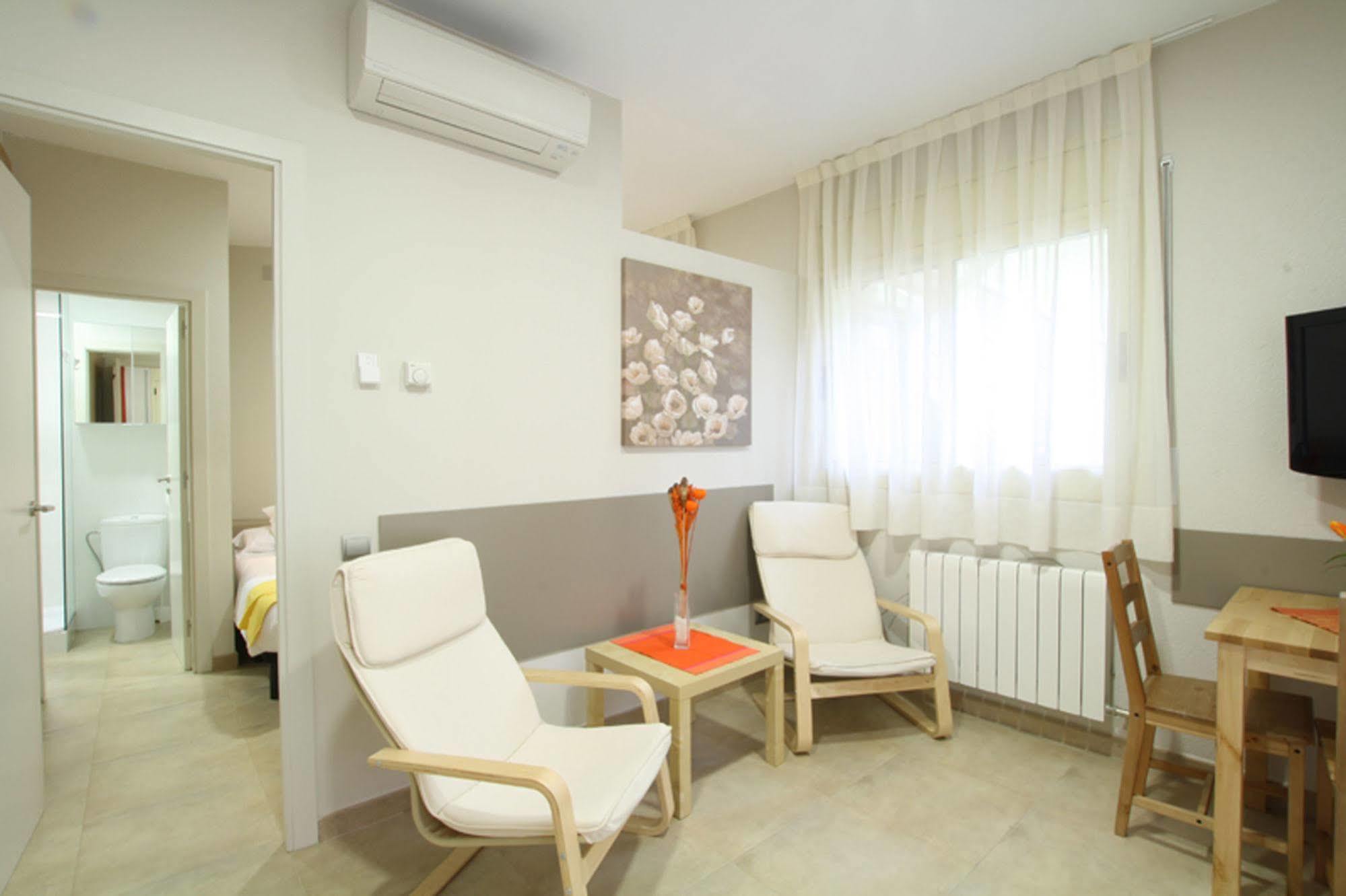 Barcelona Sants Station Apartments Екстер'єр фото