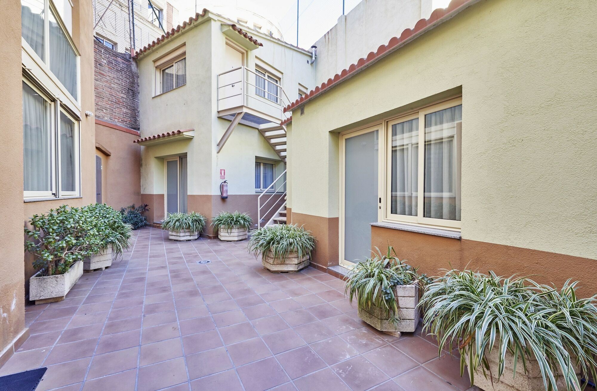 Barcelona Sants Station Apartments Екстер'єр фото