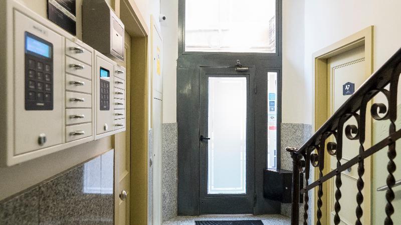 Barcelona Sants Station Apartments Екстер'єр фото